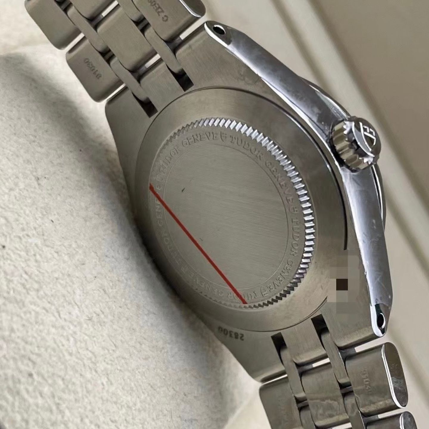 Tudor Royal 28300 (2025) - Blauw wijzerplaat 28mm Staal (5/7)