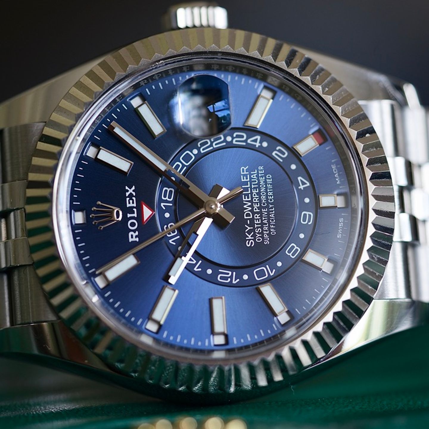 Rolex Sky-Dweller 326934 (Onbekend (willekeurig serienummer)) - Blauw wijzerplaat 42mm Staal (2/5)