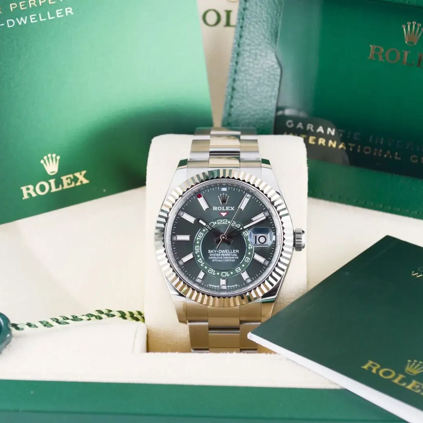 Rolex Sky-Dweller 336934 (2025) - Groen wijzerplaat 42mm Goud/Staal (7/7)