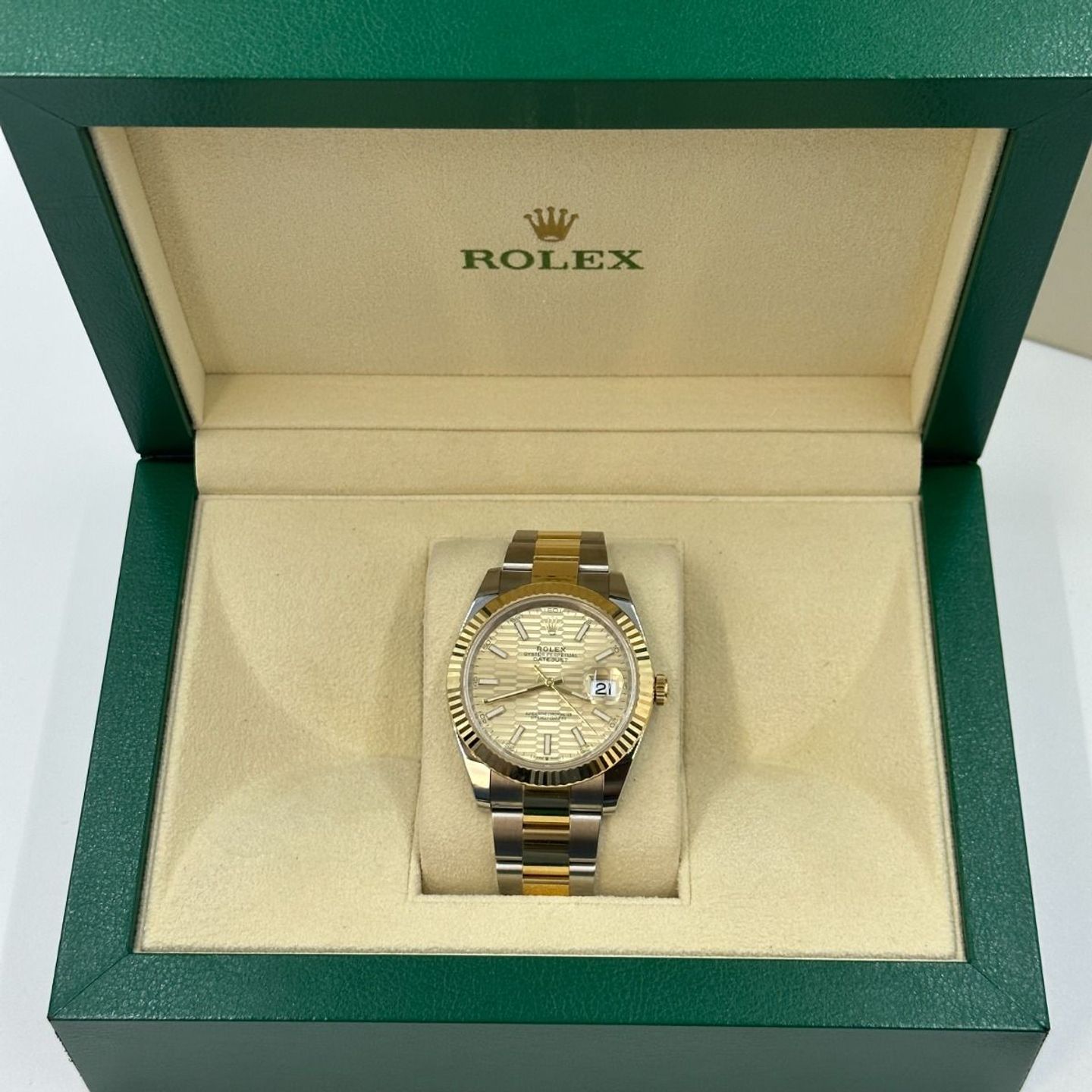 Rolex Datejust 41 126333 (2024) - Gold dial 41 mm Gold/Steel case (4/8)