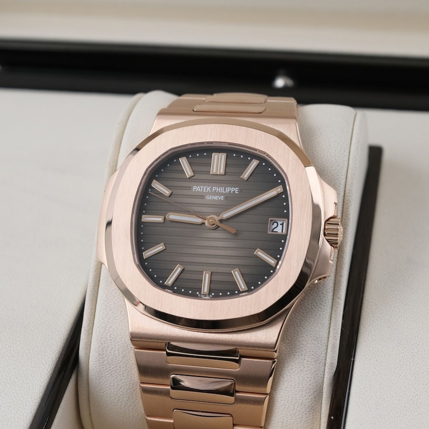 Patek Philippe Nautilus 5711/1R-001 - (2/8)