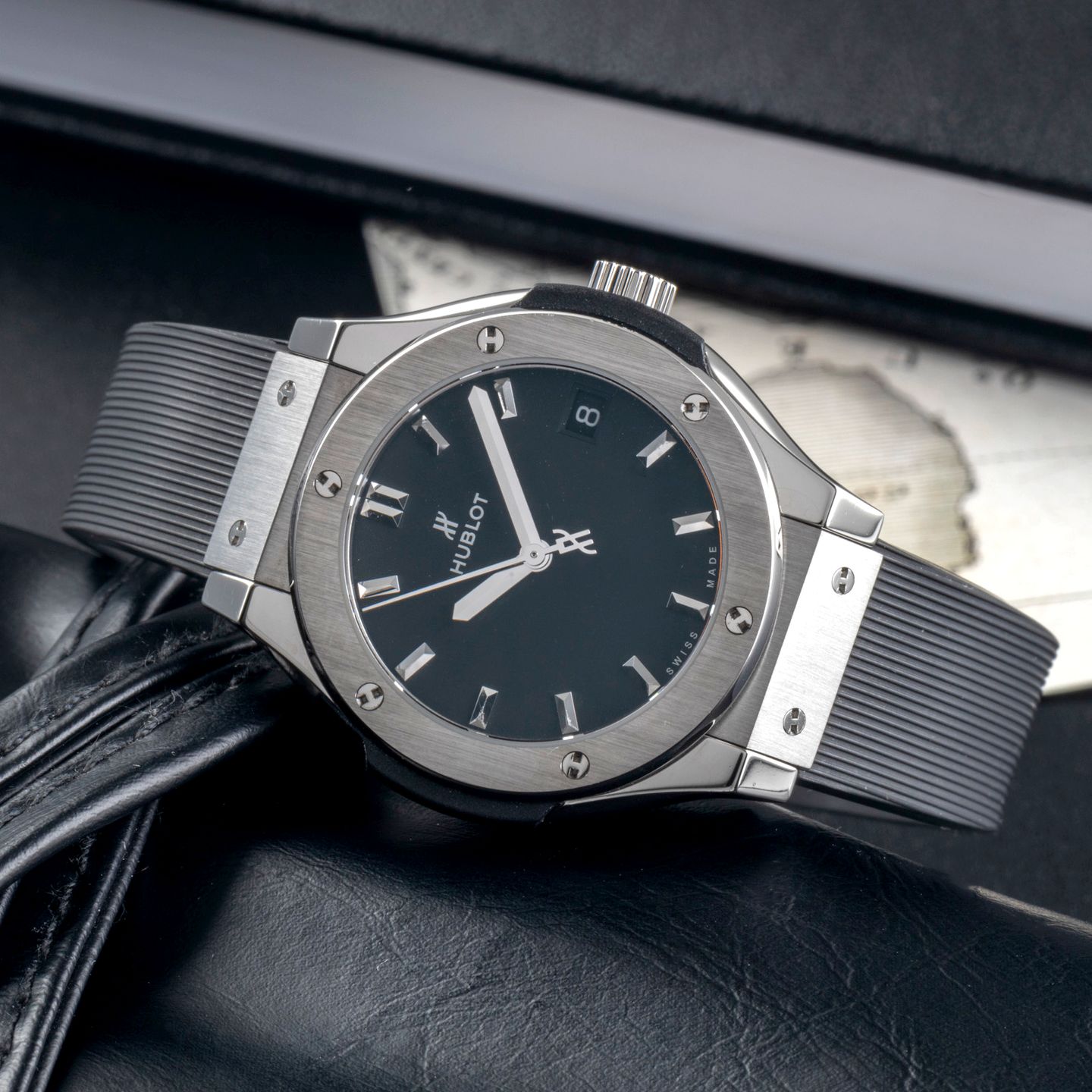 Hublot Classic Fusion Quartz 581.NX.1171.RX (Unknown (random serial)) - Black dial 33 mm Titanium case (2/8)