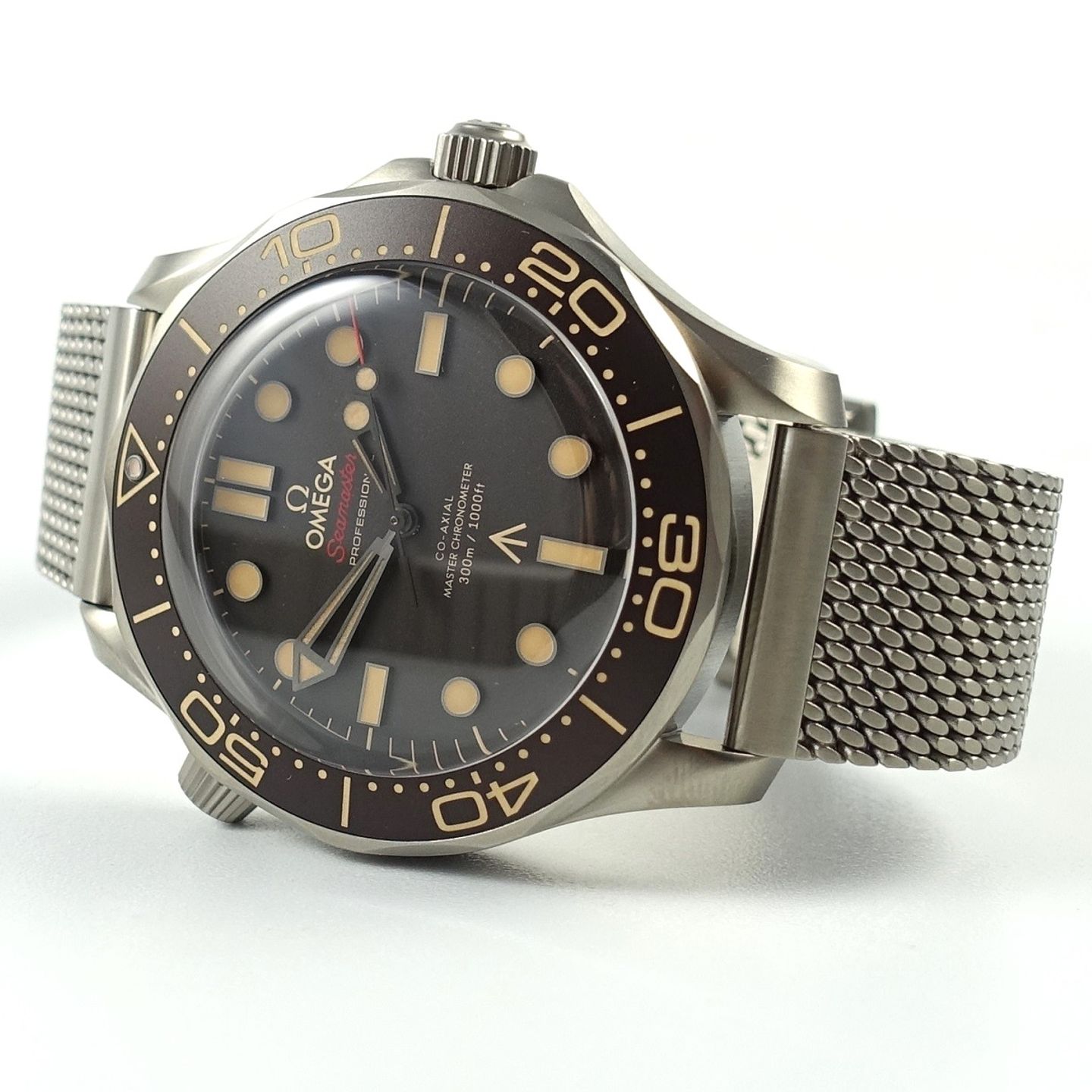 Omega Seamaster Diver 300 M 210.90.42.20.01.001 (2024) - Bruin wijzerplaat 42mm Titanium (3/8)