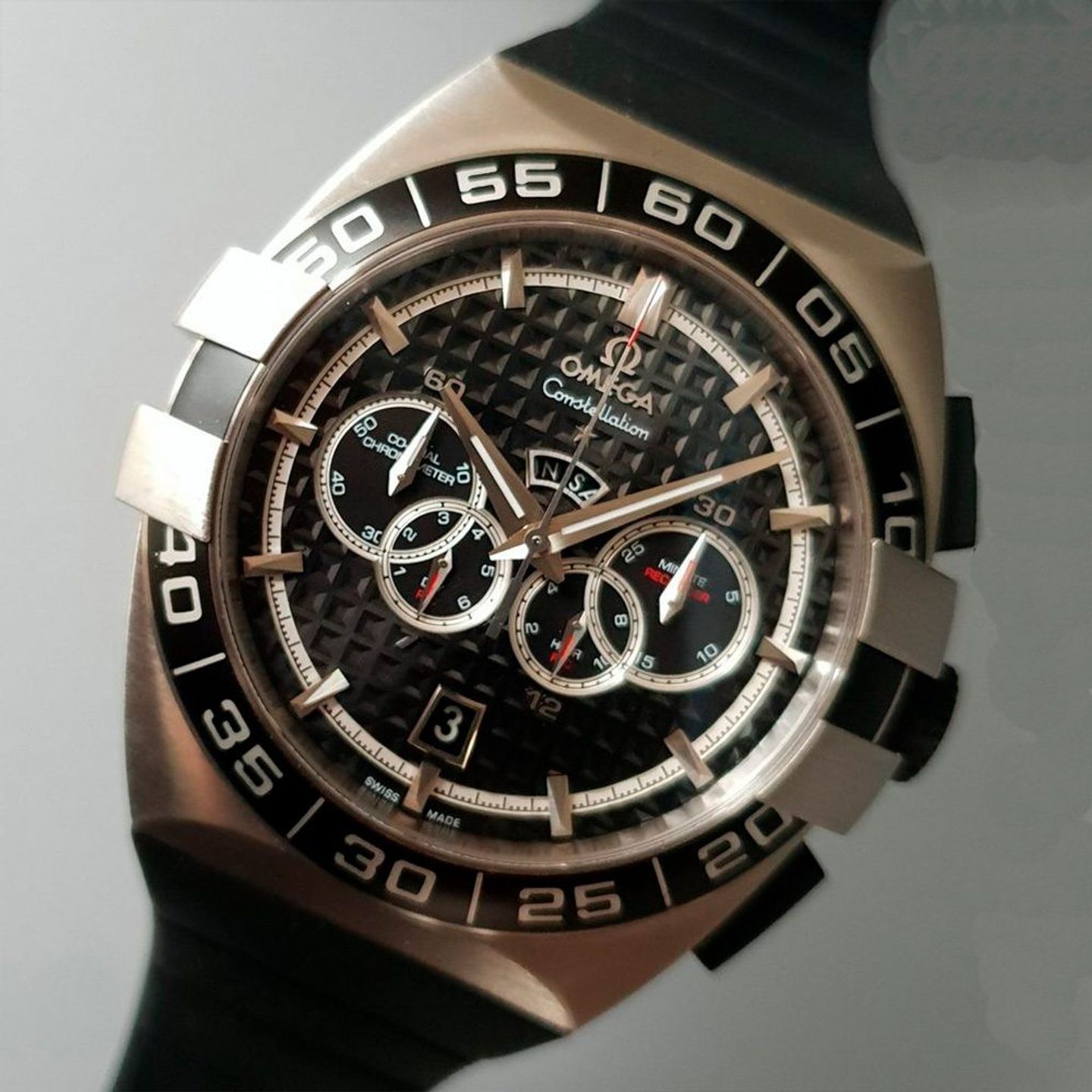 Omega Constellation Double Eagle 121.32.44.52.01.001 (2025) - Black dial 44 mm Steel case (2/8)