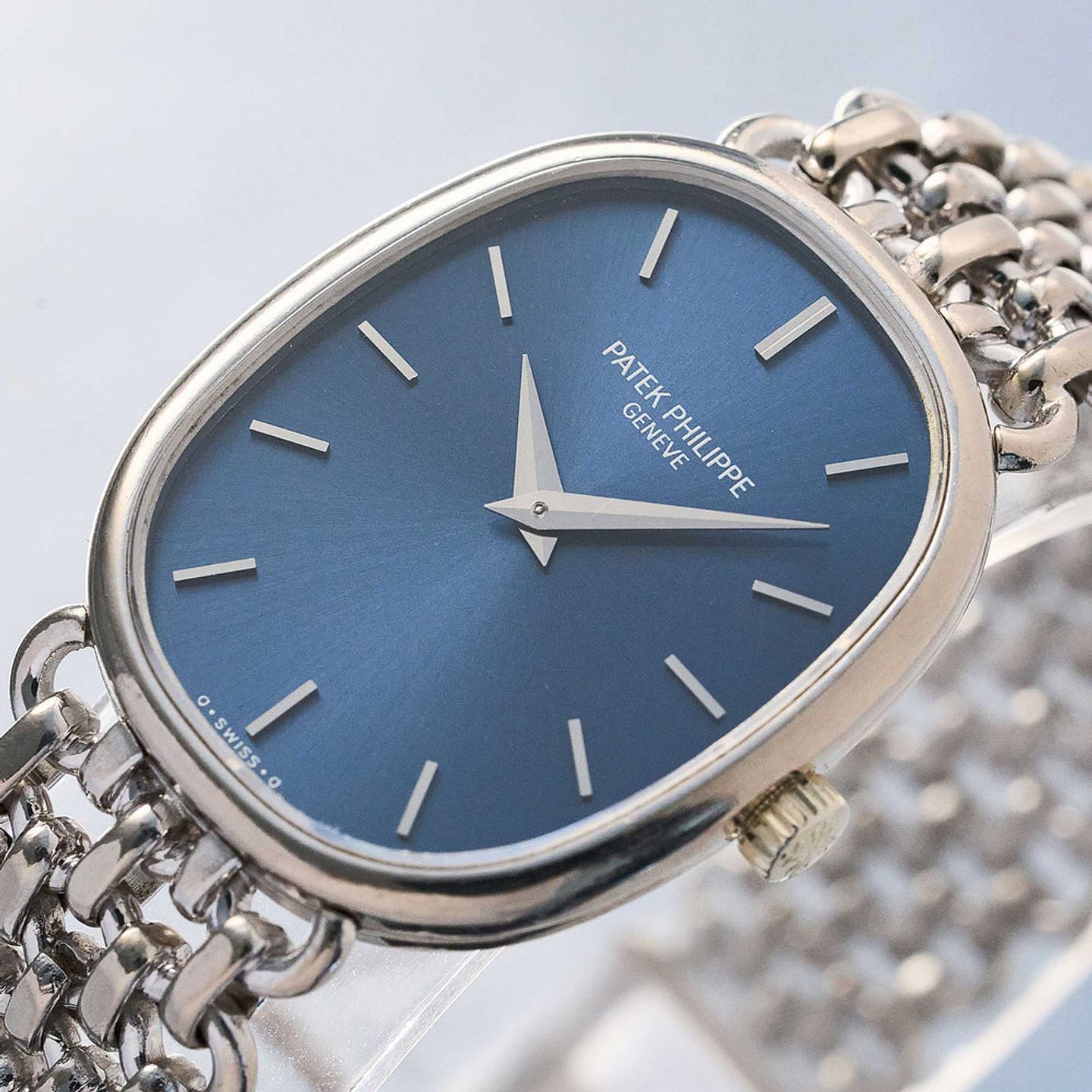 Patek Philippe Golden Ellipse 4226 - (2/6)