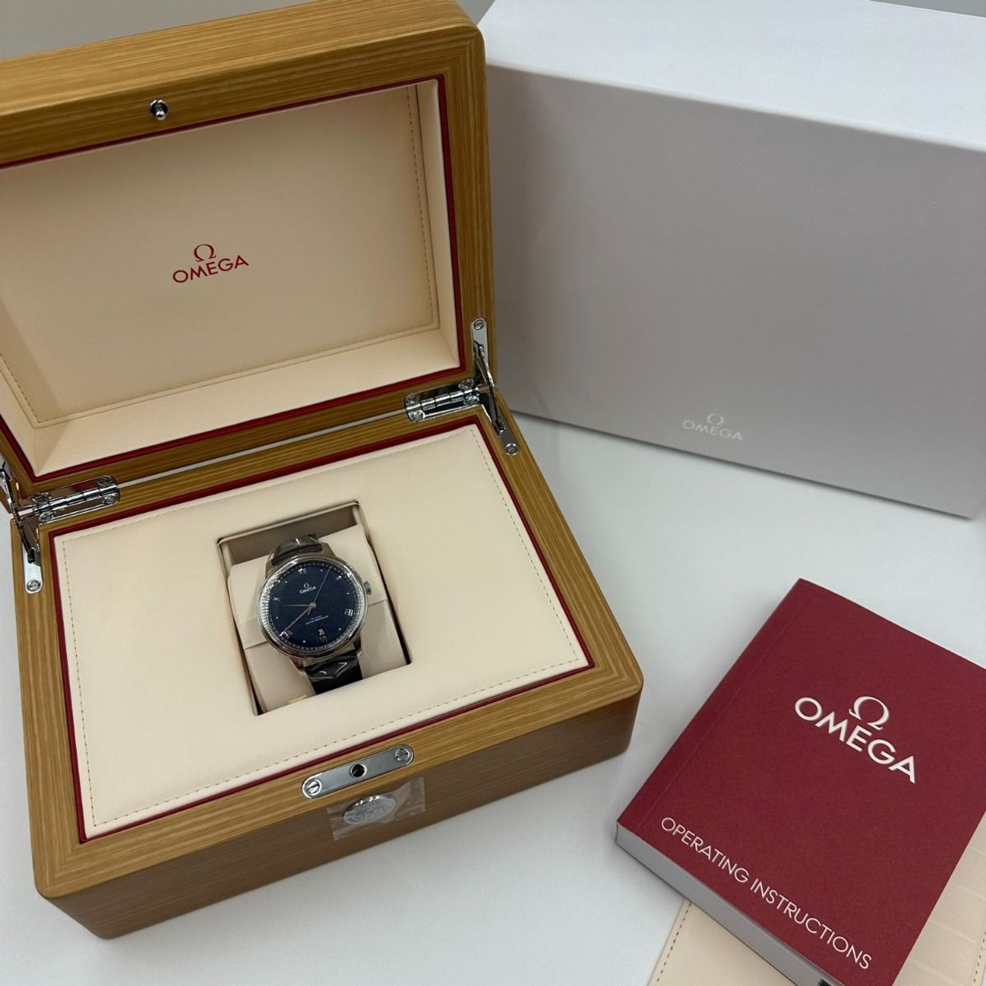 Omega De Ville 434.13.40.20.03.001 (2024) - Blue dial 40 mm Steel case (2/8)