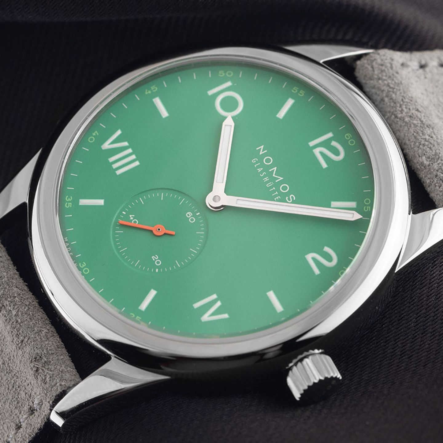 NOMOS Club Campus 726 (2025) - Green dial 39 mm Steel case (3/7)