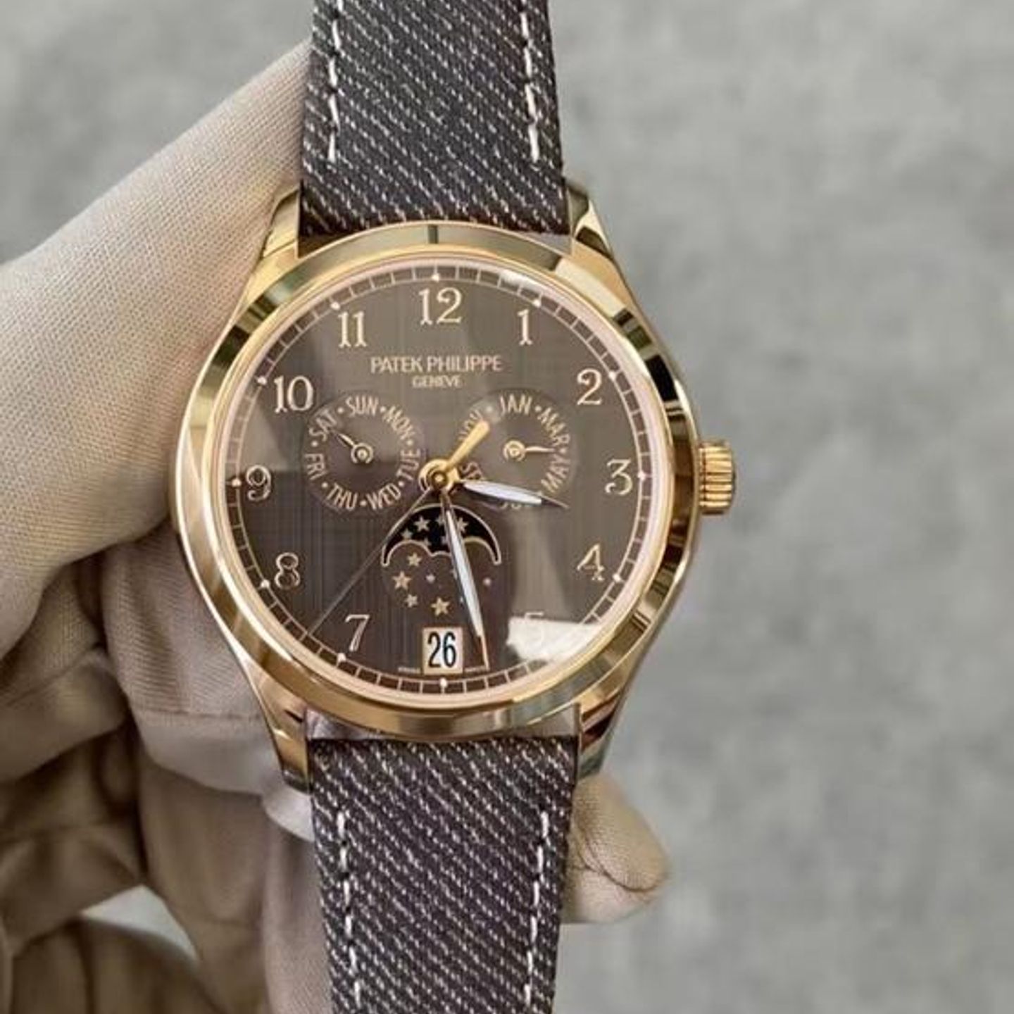 Patek Philippe Complications 4946R-001 (2025) - 38mm Roségoud (3/10)