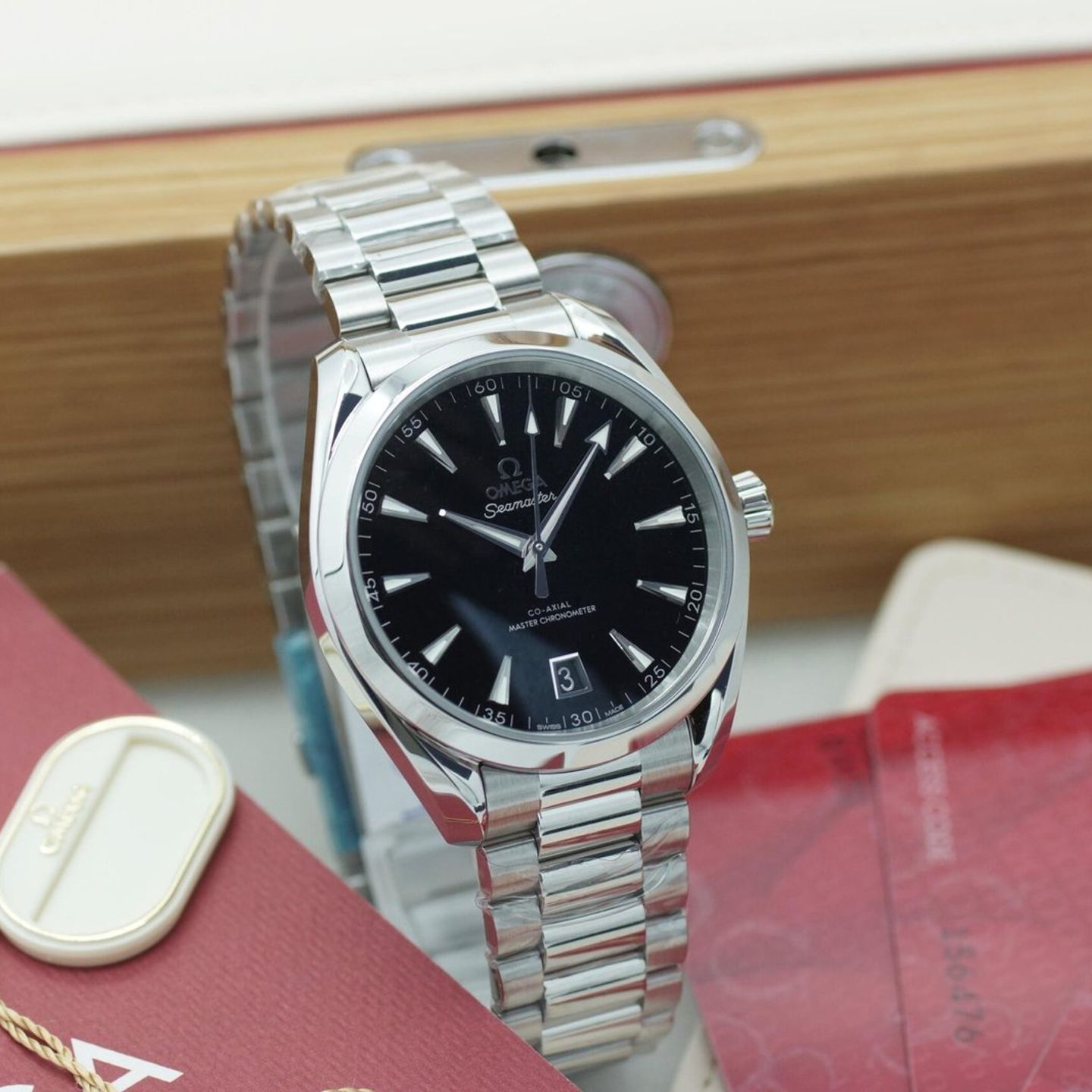 Omega Seamaster Aqua Terra 220.10.41.21.01.002 (2025) - Black dial 41 mm Steel case (2/8)