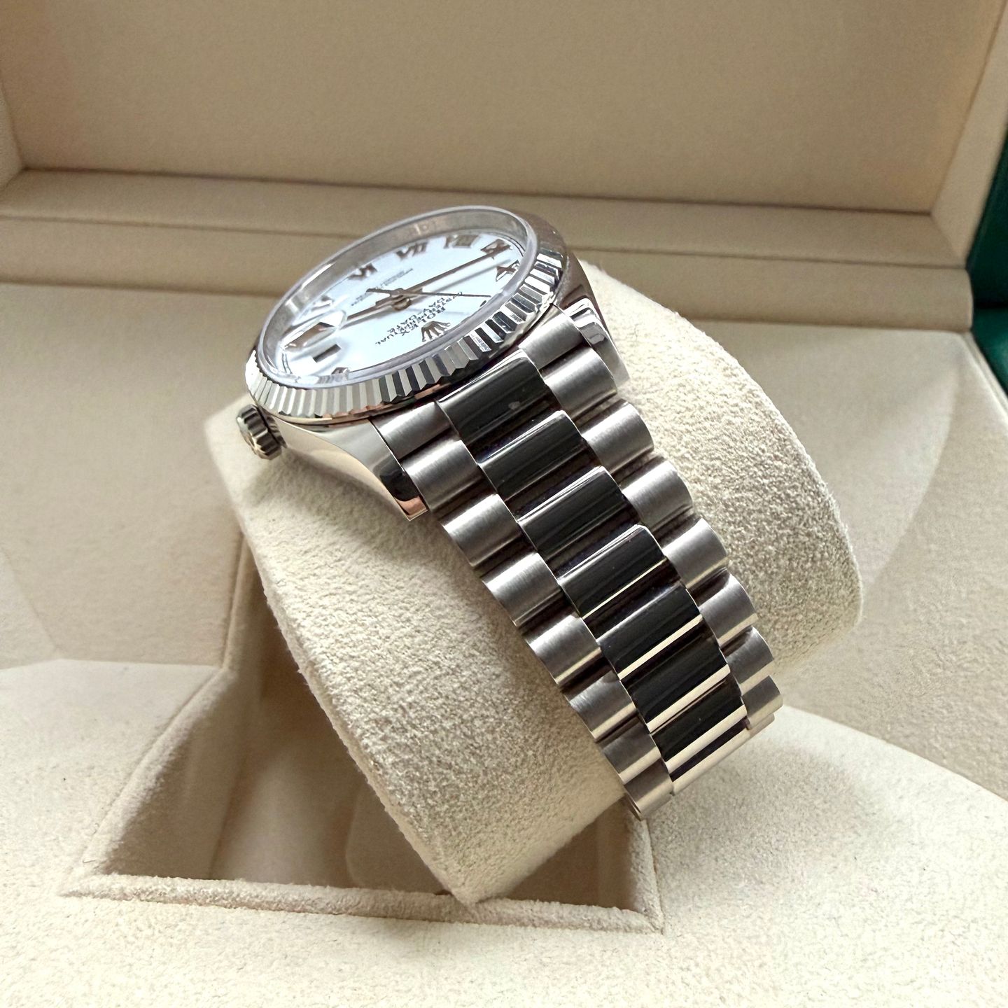 Rolex Day-Date 36 128239 (2023) - White dial 43 mm White Gold case (15/21)