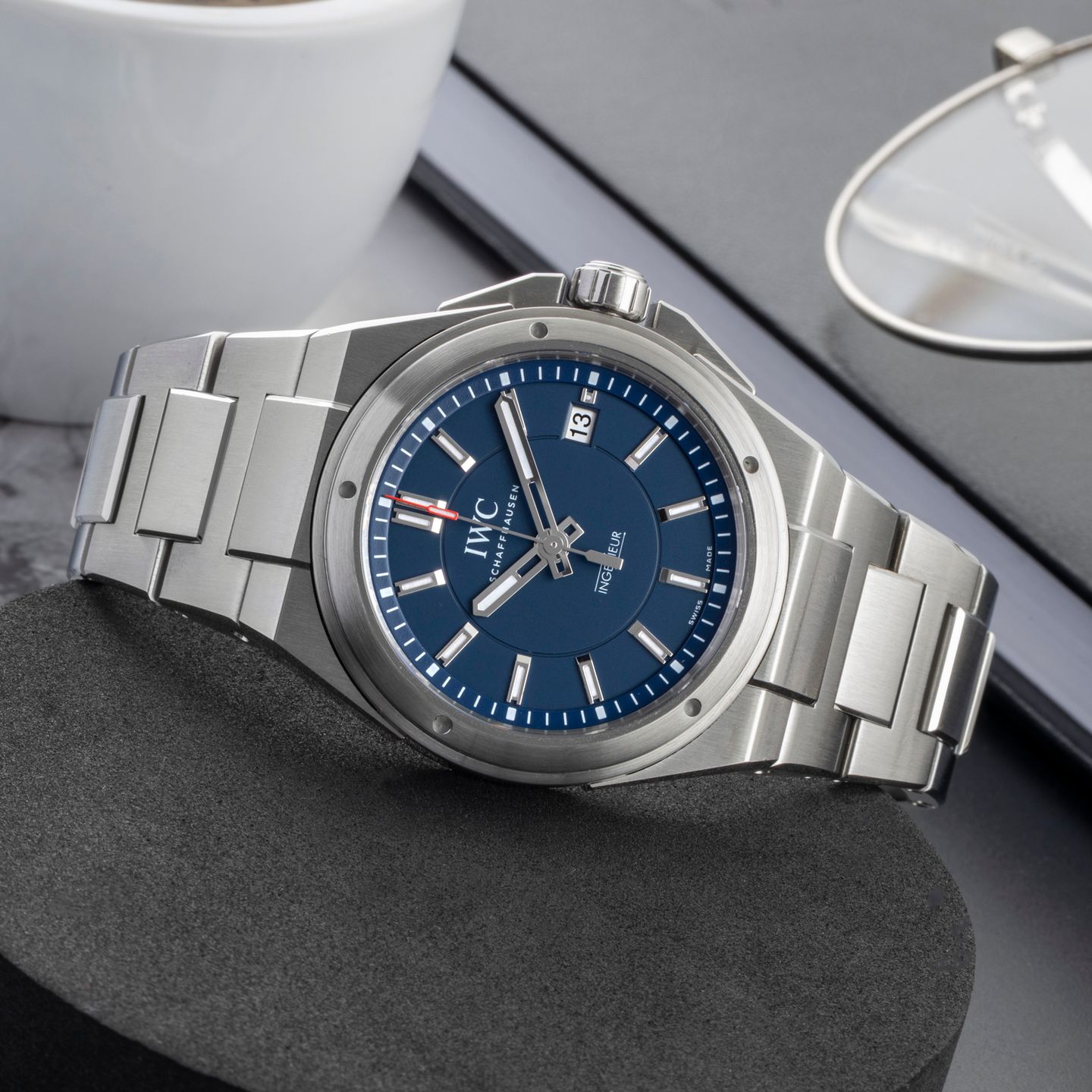 IWC Ingenieur Automatic IW323909 (Onbekend (willekeurig serienummer)) - Blauw wijzerplaat 40mm Staal (2/8)
