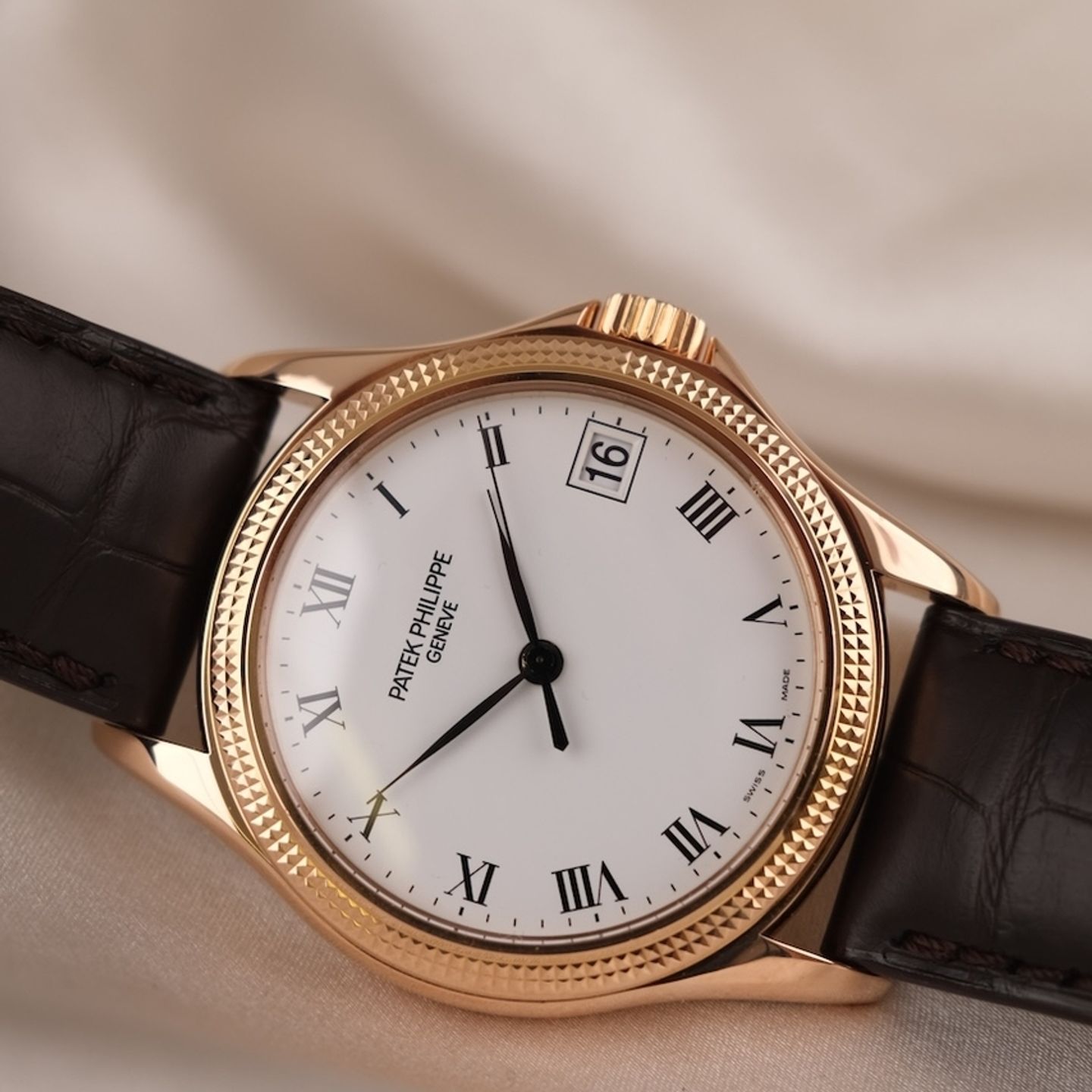 Patek Philippe Calatrava 5117R (2006) - White dial 38 mm Rose Gold case (1/8)