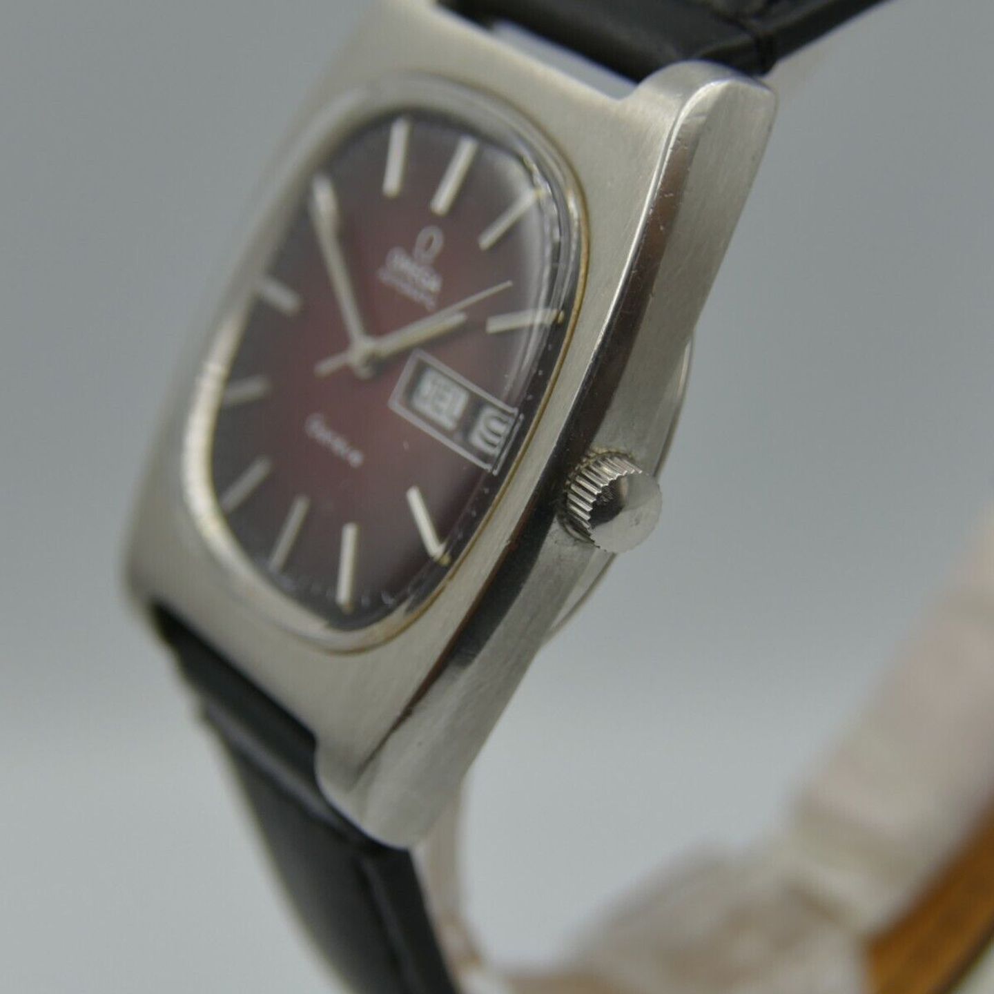 Omega Genève 166.0188 (Onbekend (willekeurig serienummer)) - Rood wijzerplaat 36mm Onbekend (13/16)