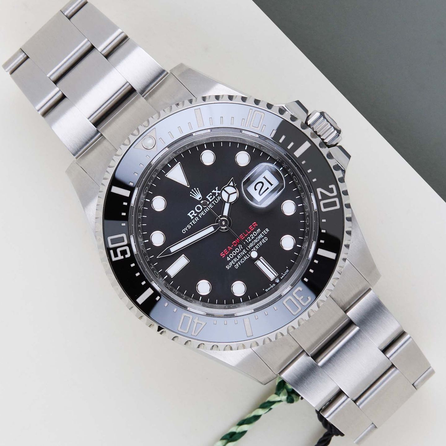 Rolex Sea-Dweller 126600 (2025) - Black dial 43 mm Steel case (1/8)