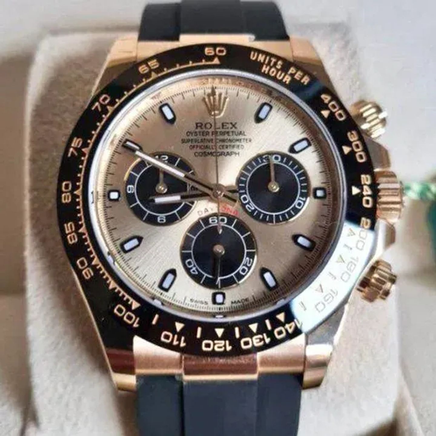Rolex Daytona 116518LN (2023) - Champagne dial 40 mm Yellow Gold case (2/6)
