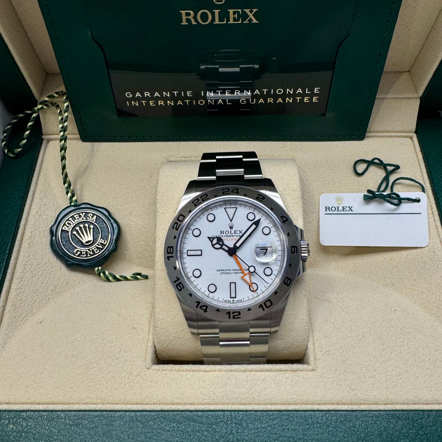 Rolex Explorer II 226570 (2024) - 42 mm Steel case (1/6)