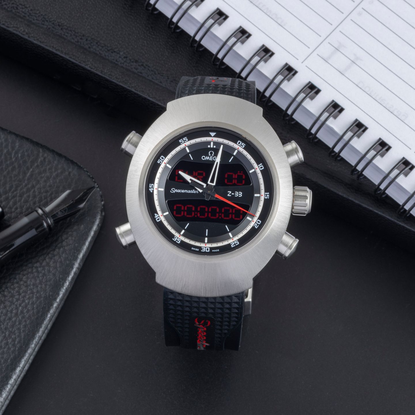 Omega Speedmaster Spacemaster Z-33 325.92.43.79.01.001 (Unknown (random serial)) - Black dial 43 mm Titanium case (1/8)