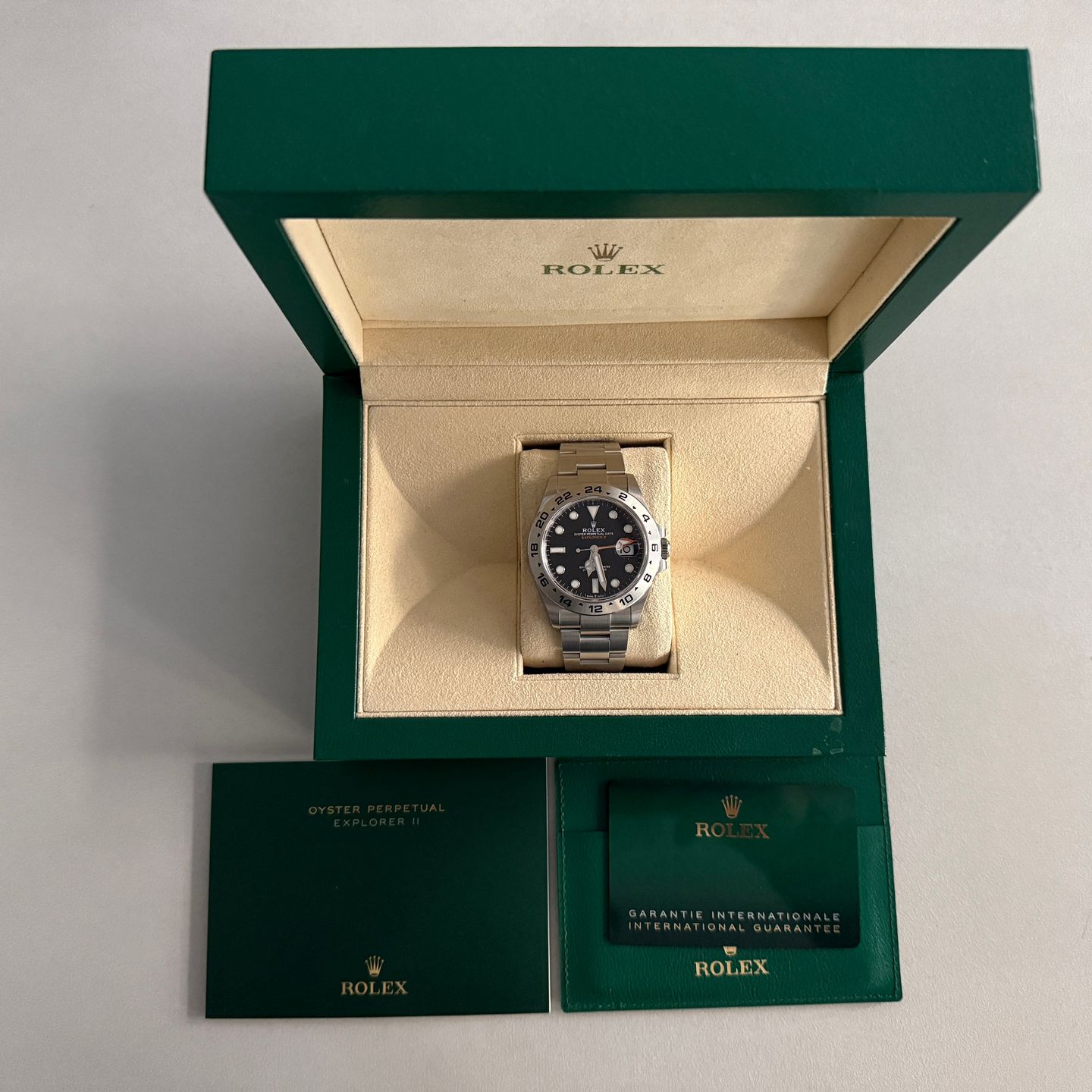 Rolex Explorer II 226570 (2024) - Black dial 42 mm Steel case (4/14)