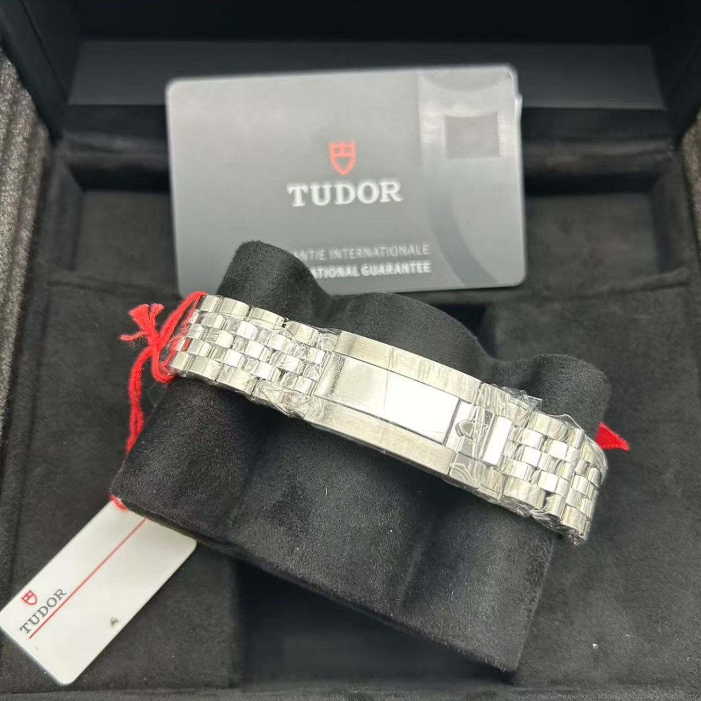 Tudor Black Bay Chrono 79360N (2025) - Black dial 41 mm Steel case (5/6)