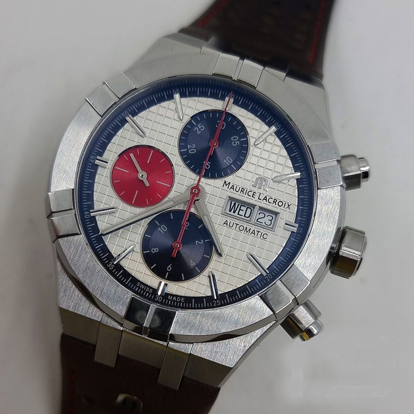 Maurice Lacroix Aikon AI6038-SS001-133-4 (2025) - Zilver wijzerplaat 44mm Staal (1/8)