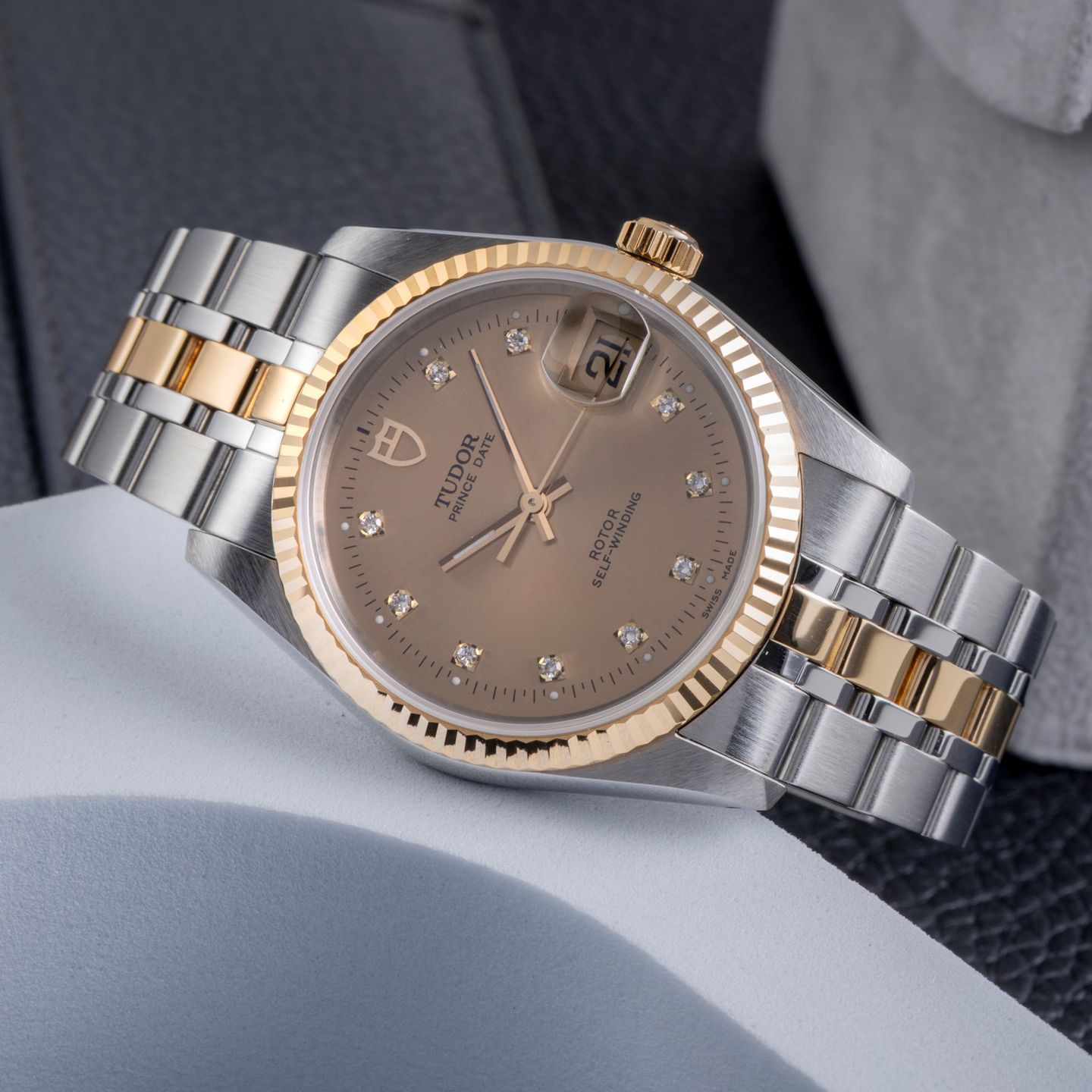 Tudor Prince Date 74033 - (2/8)