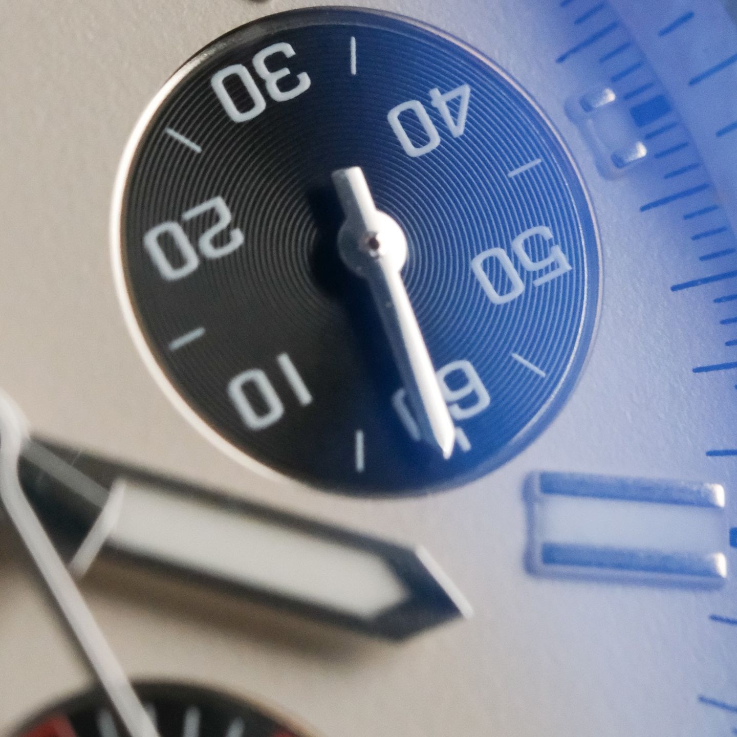 Breitling Avenger II A133813K/A760 (2016) - White dial 43 mm Steel case (5/7)