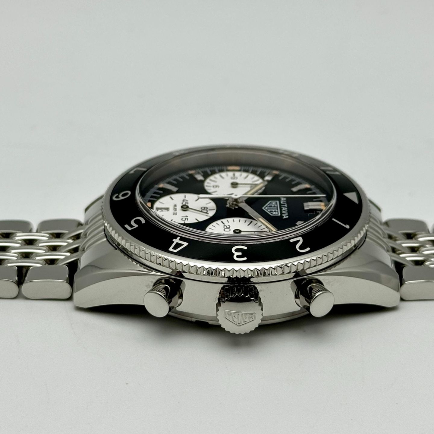 TAG Heuer Autavia CBE2110.BA0687 (2020) - Black dial 42 mm Steel case (3/10)