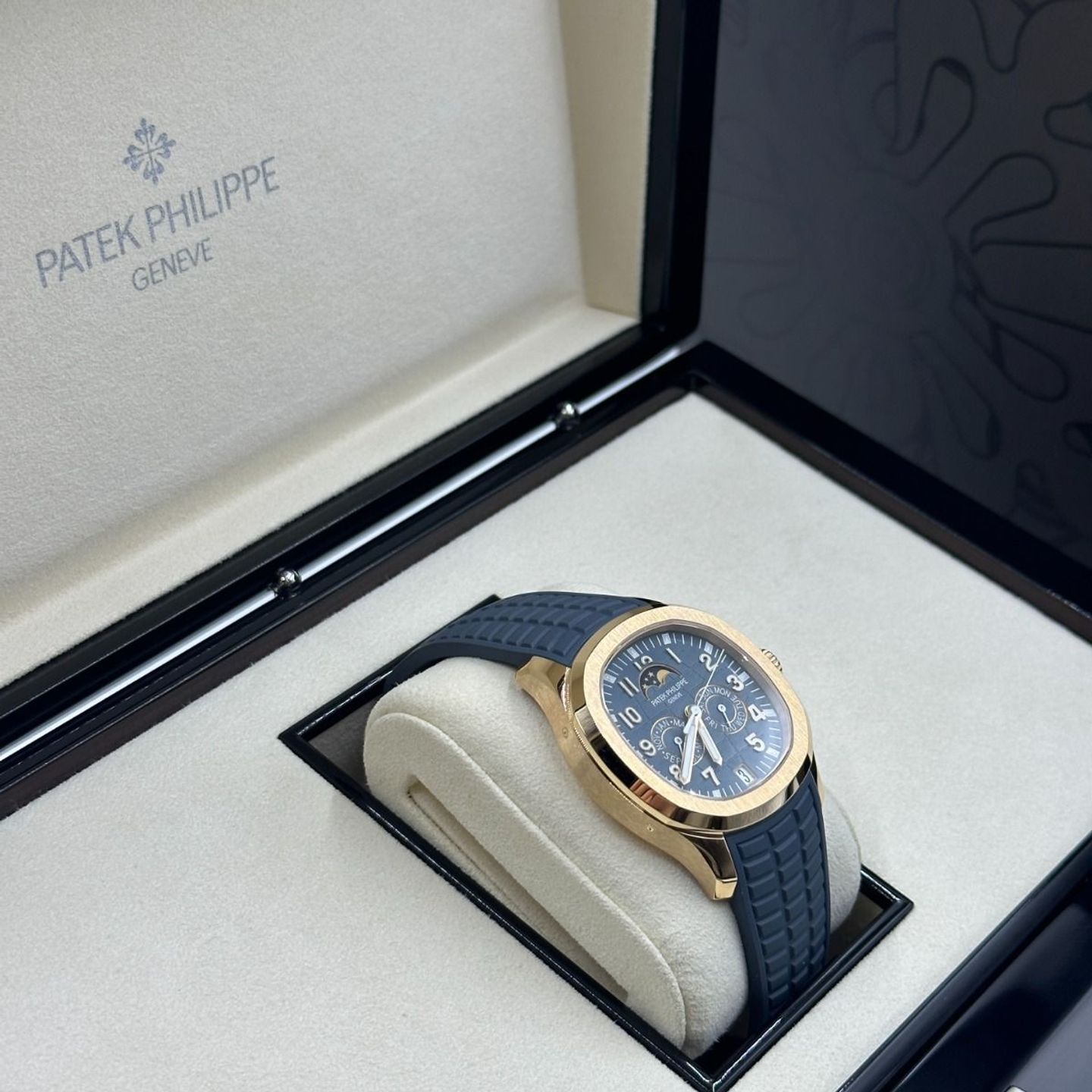 Patek Philippe Aquanaut 5261R-001 - (3/8)