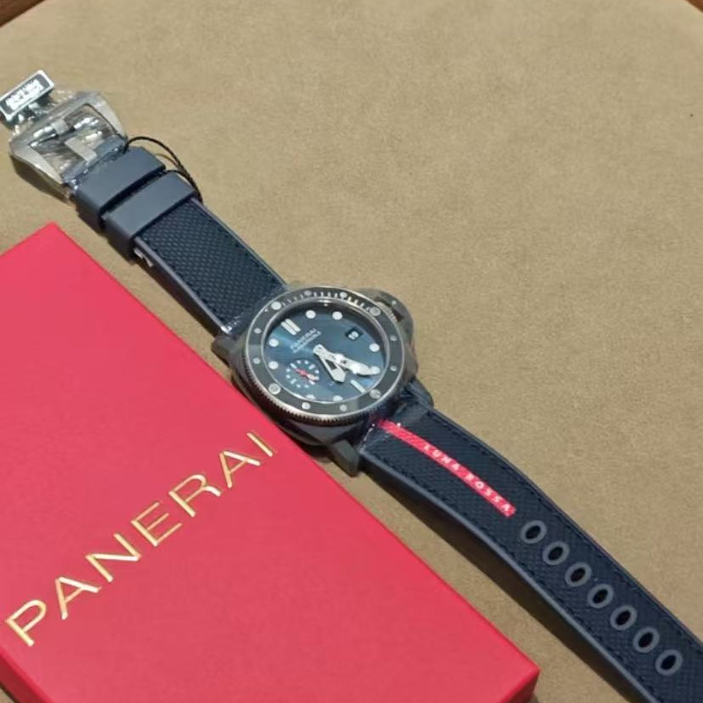 Panerai Submersible PAM01466 (2025) - Blue dial 44 mm Titanium case (1/2)