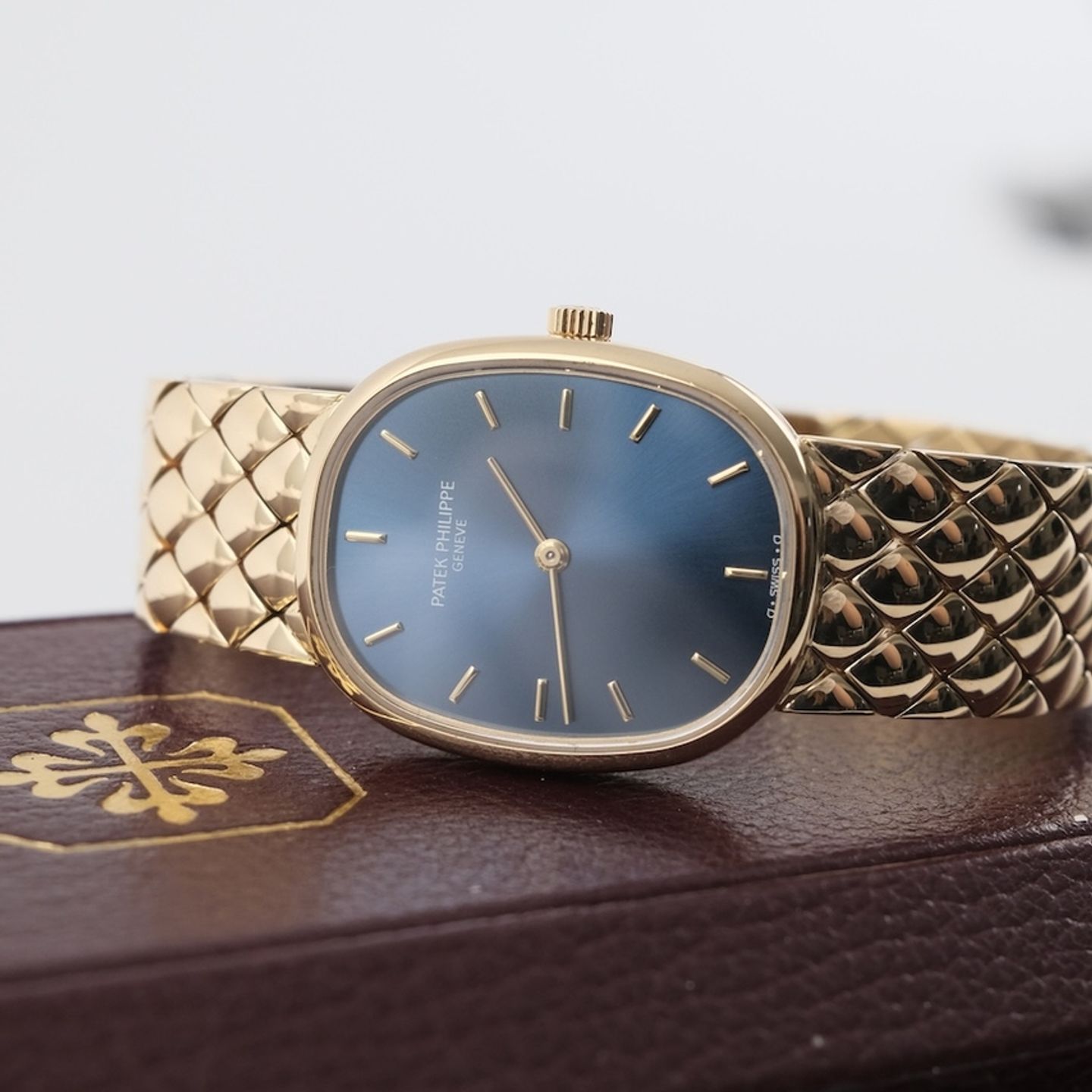 Patek Philippe Golden Ellipse 5738/1R-001 - (5/8)