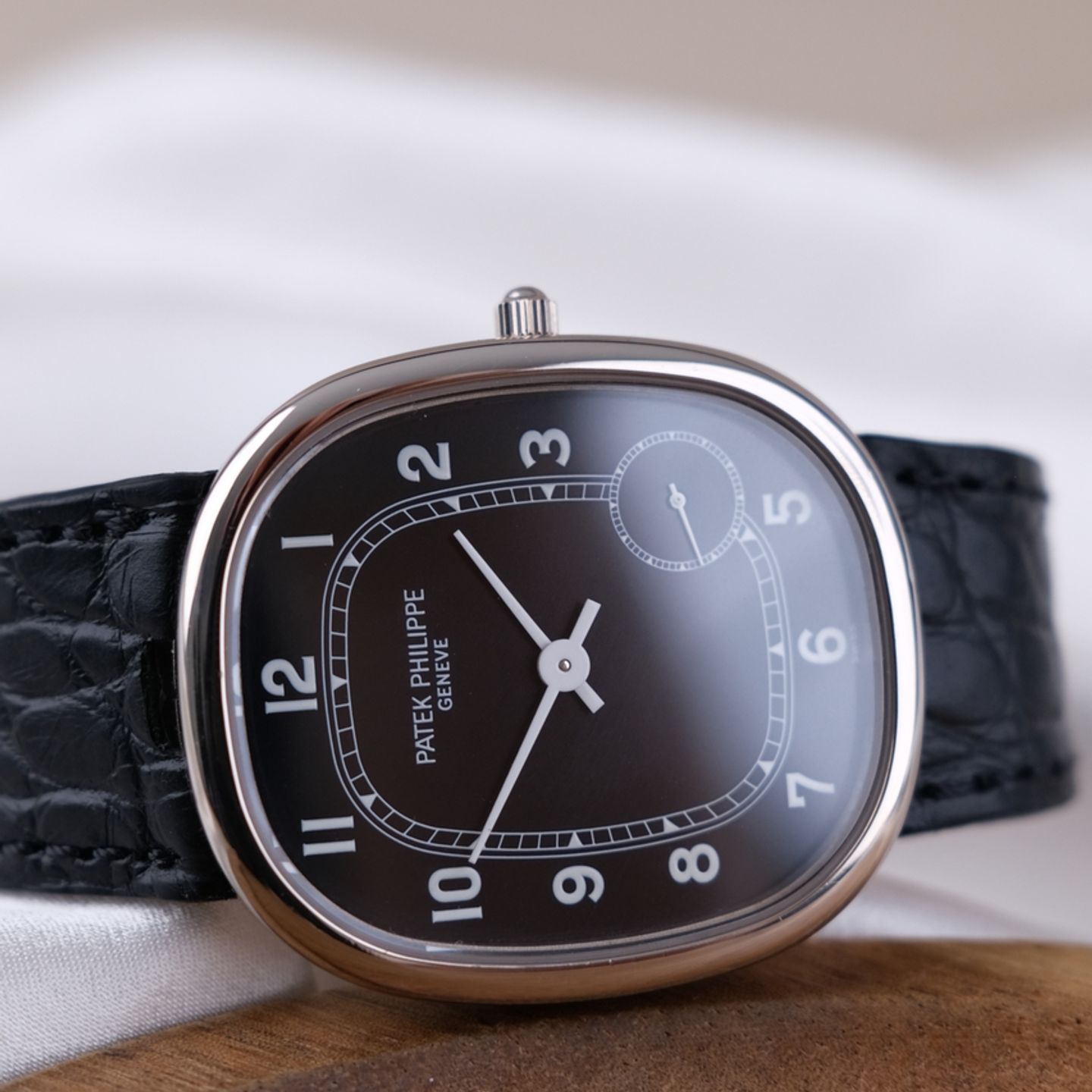 Patek Philippe Golden Ellipse 5738/1R-001 (Onbekend (willekeurig serienummer)) - Zwart wijzerplaat 35mm Roségoud (2/8)