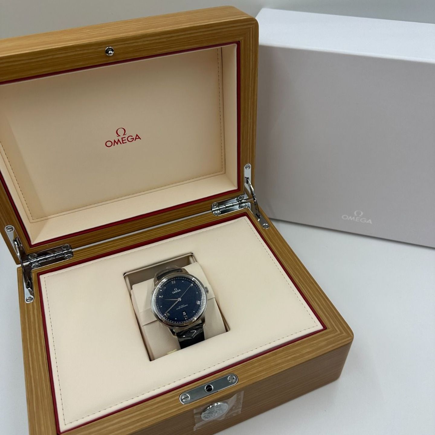 Omega De Ville 434.13.40.20.03.001 (2024) - Blue dial 40 mm Steel case (3/8)