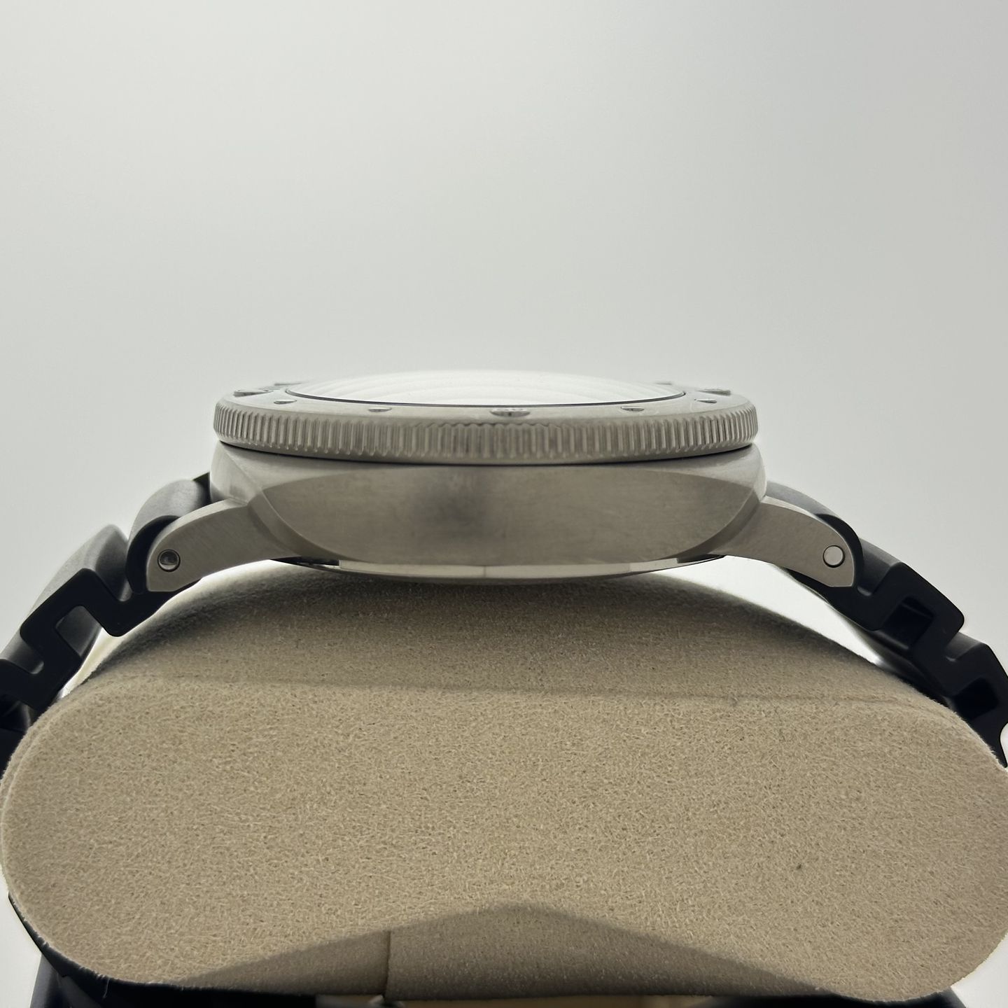 Panerai Luminor Submersible 1950 3 Days Automatic PAM02305 (2023) - Black dial 47 mm Titanium case (4/8)