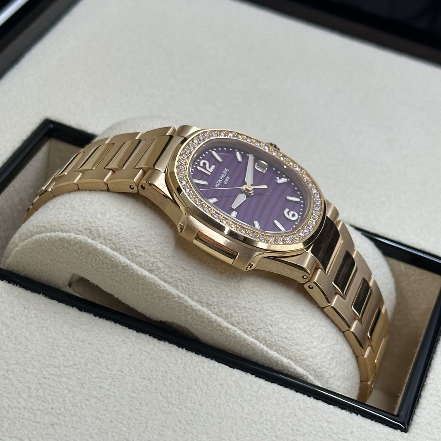 Patek Philippe Nautilus 7010/1R-013 (2023) - Purple dial 32 mm Rose Gold case (7/8)