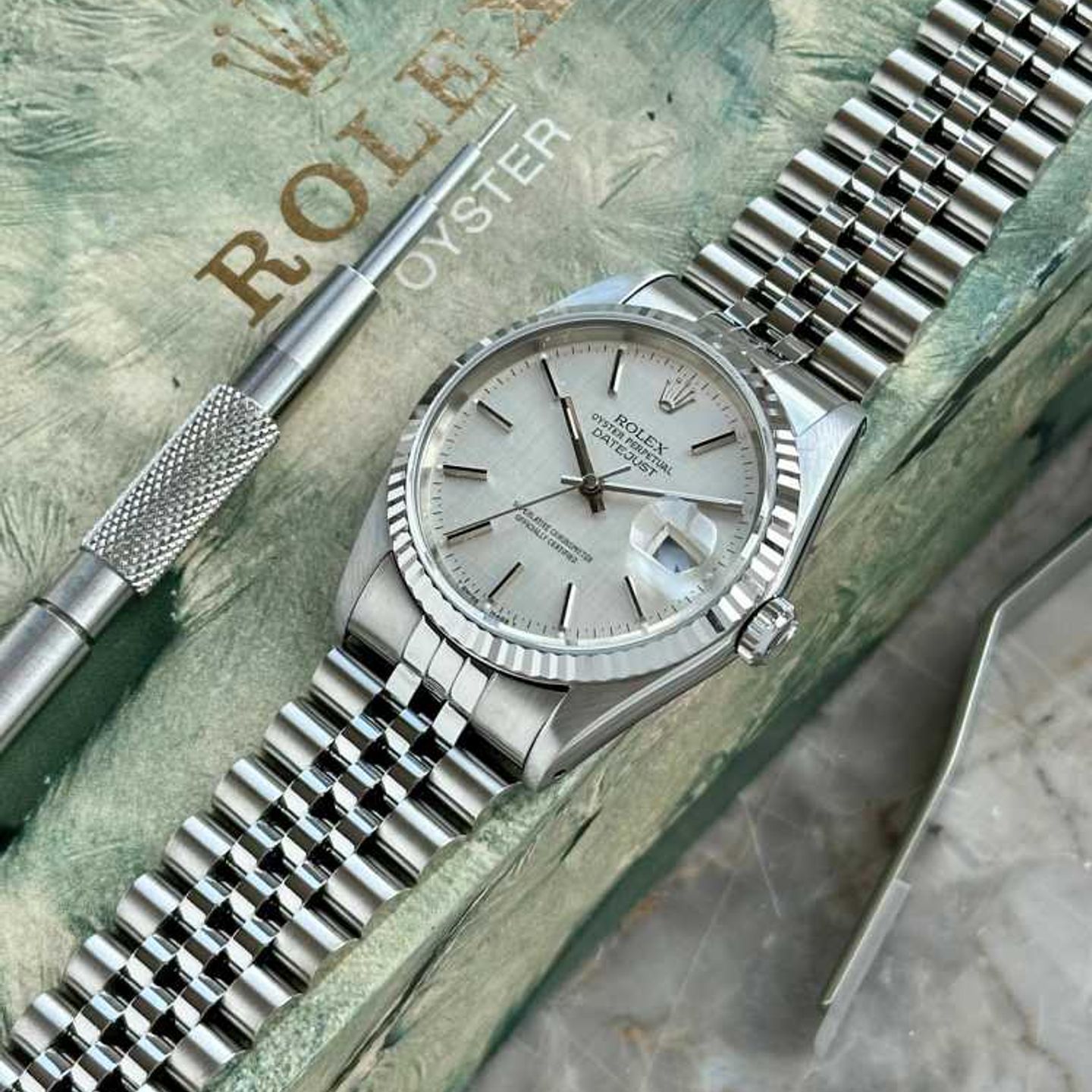 Rolex Datejust 36 16234 (1988) - Zilver wijzerplaat 36mm Staal (3/8)