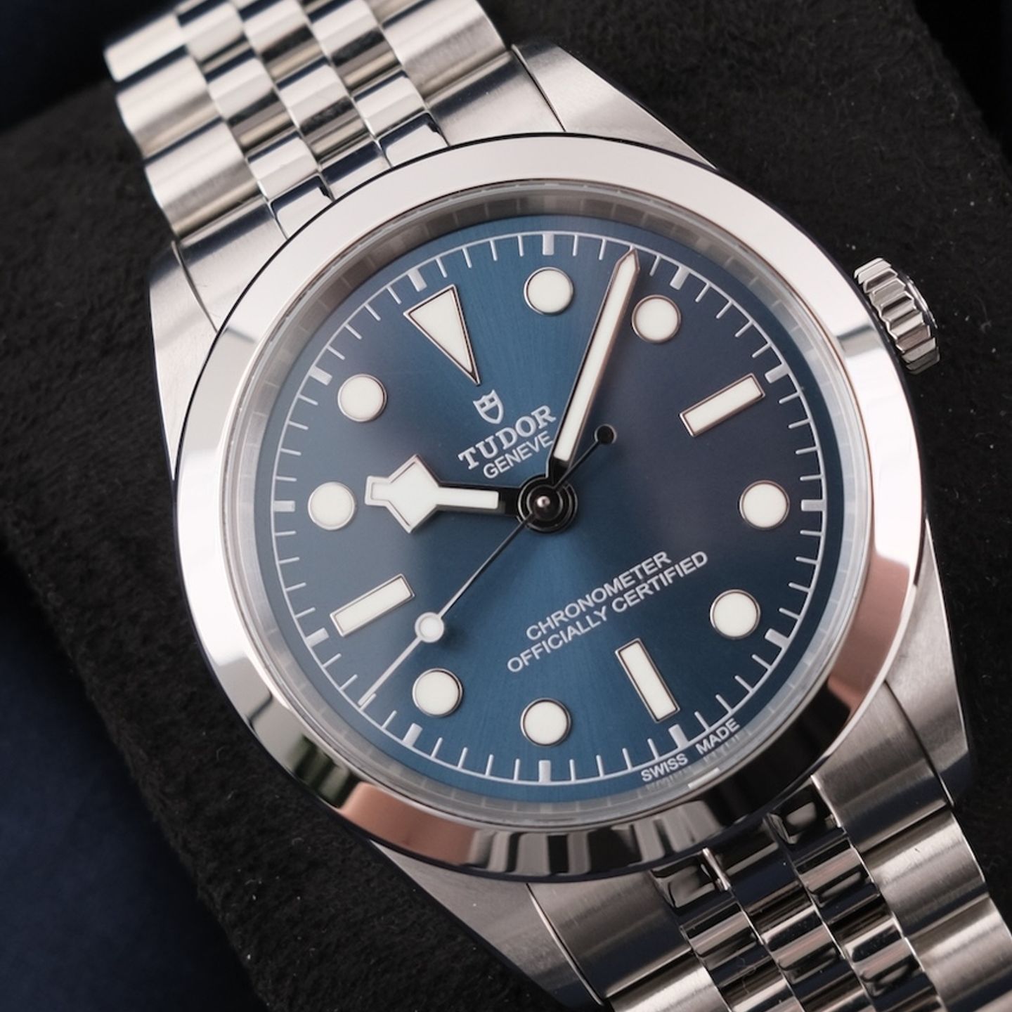 Tudor Black Bay 79660 (2026) - Blue dial 39 mm Steel case (3/8)