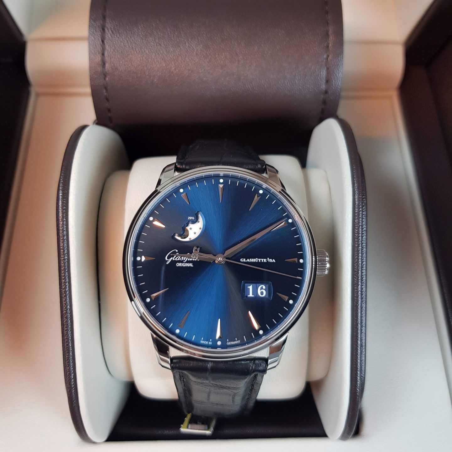 Glashütte Original Senator Excellence 1-36-04-04-02-30 (2024) - Blauw wijzerplaat 42mm Staal (1/4)