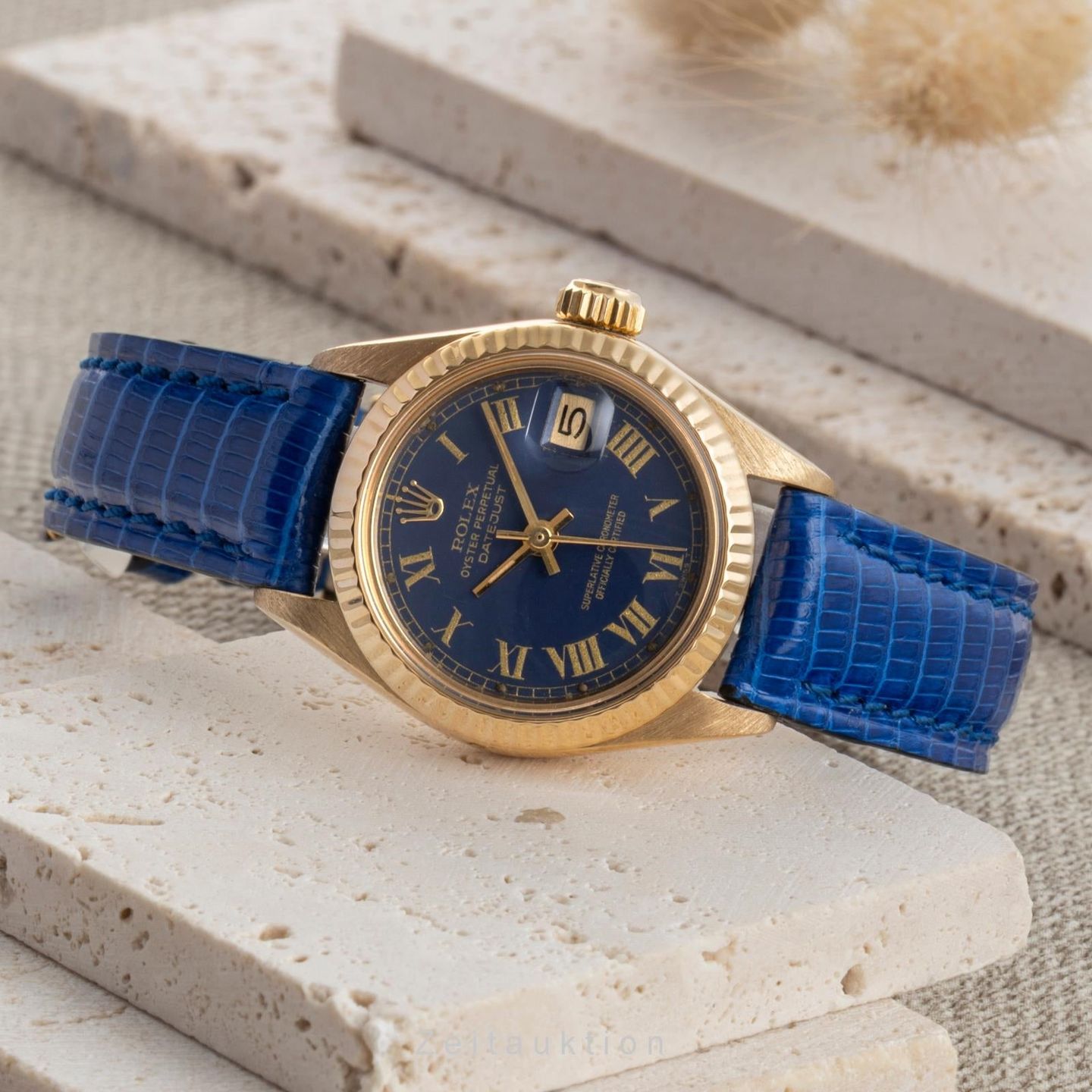 Rolex Lady-Datejust 6917 (1975) - Blauw wijzerplaat 26mm Geelgoud (2/8)