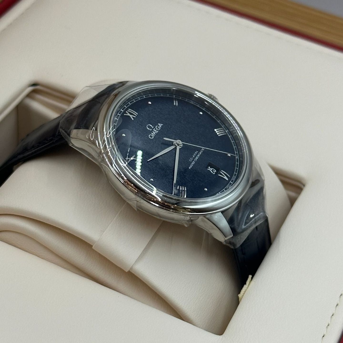 Omega De Ville 434.13.40.20.03.001 (2024) - Blue dial 40 mm Steel case (7/8)