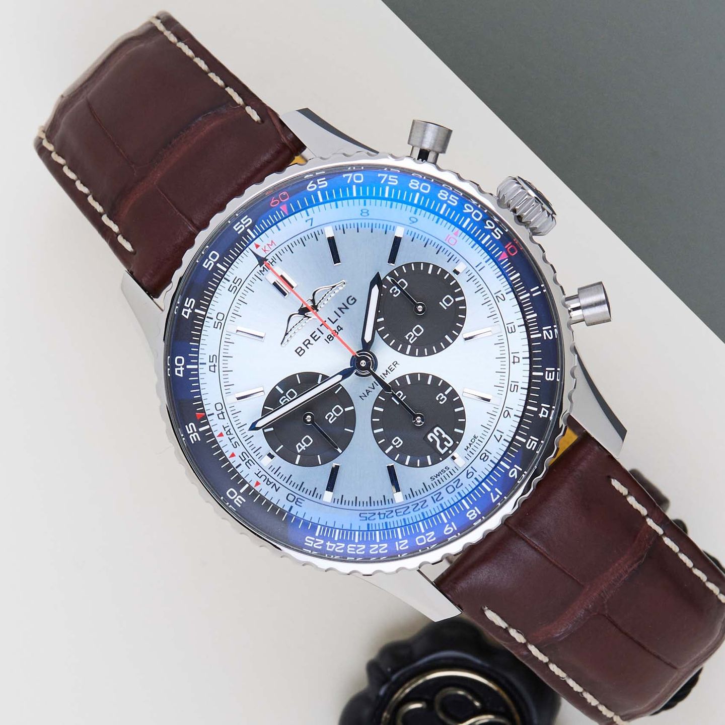 Breitling Navitimer 1 B01 Chronograph AB0138 (2025) - Zwart wijzerplaat 43mm Staal (1/8)