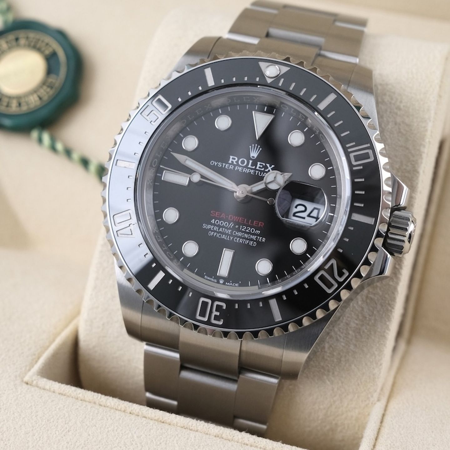 Rolex Sea-Dweller 126600 (2020) - Black dial 43 mm Steel case (3/8)