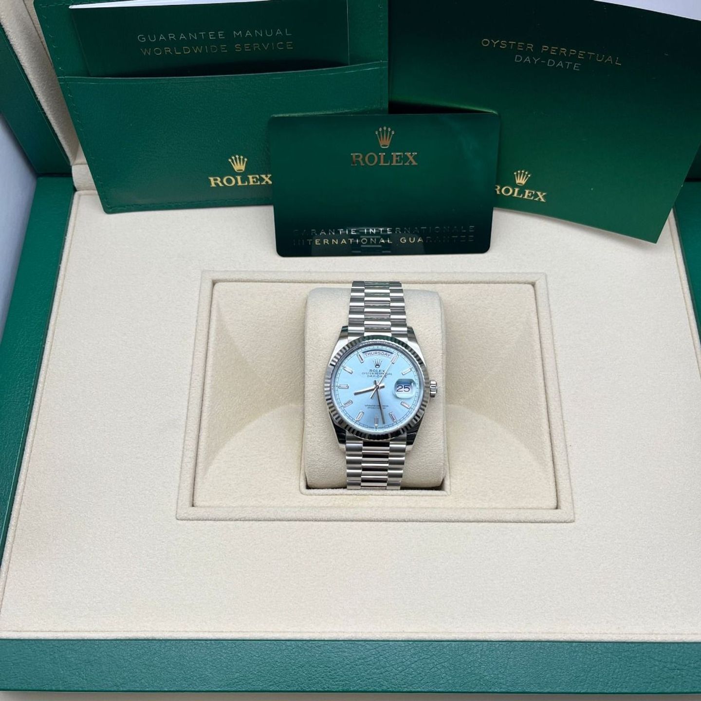 Rolex Day-Date 36 128236 (2023) - Blue dial 36 mm Platinum case (2/8)