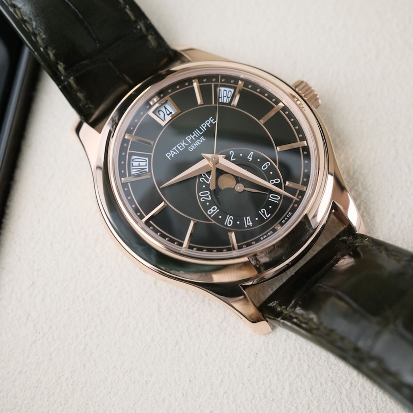 Patek Philippe Annual Calendar 5205R-011 - (4/8)