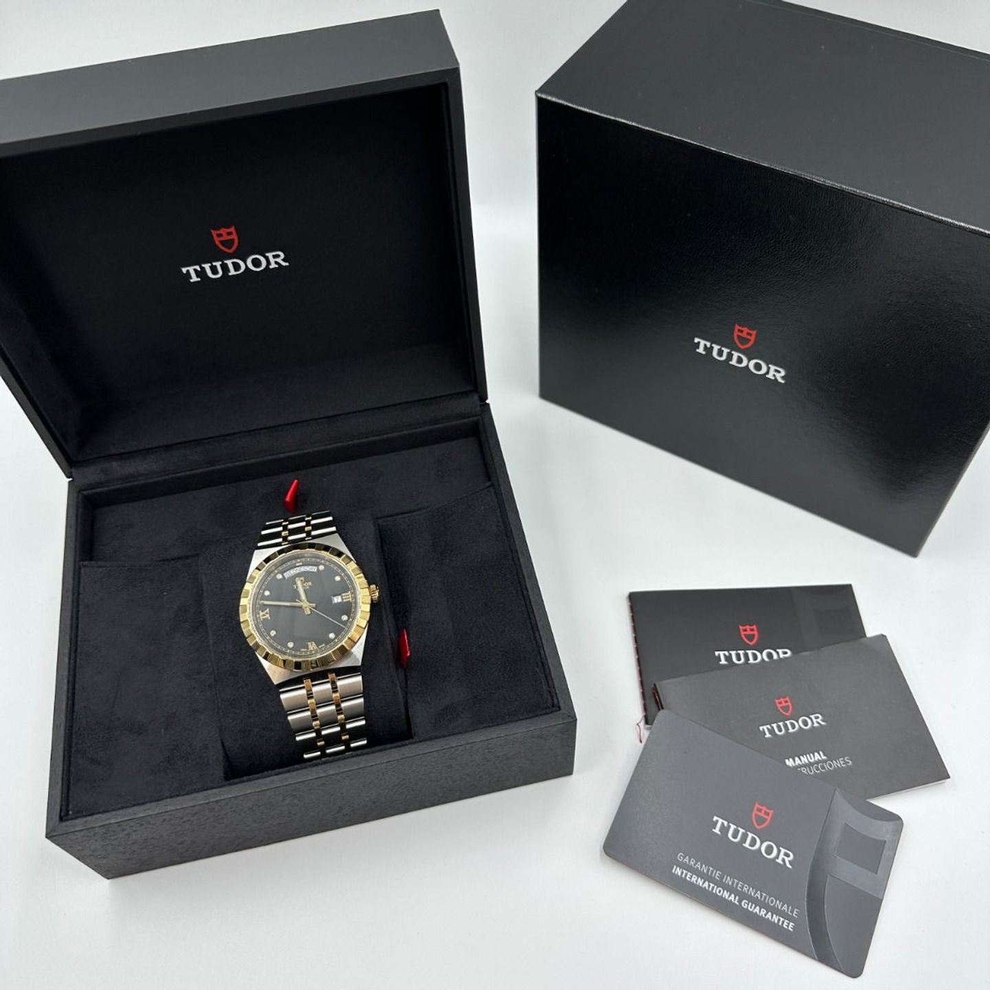 Tudor Royal 28603-0005 (2023) - Black dial 41 mm Steel case (2/8)