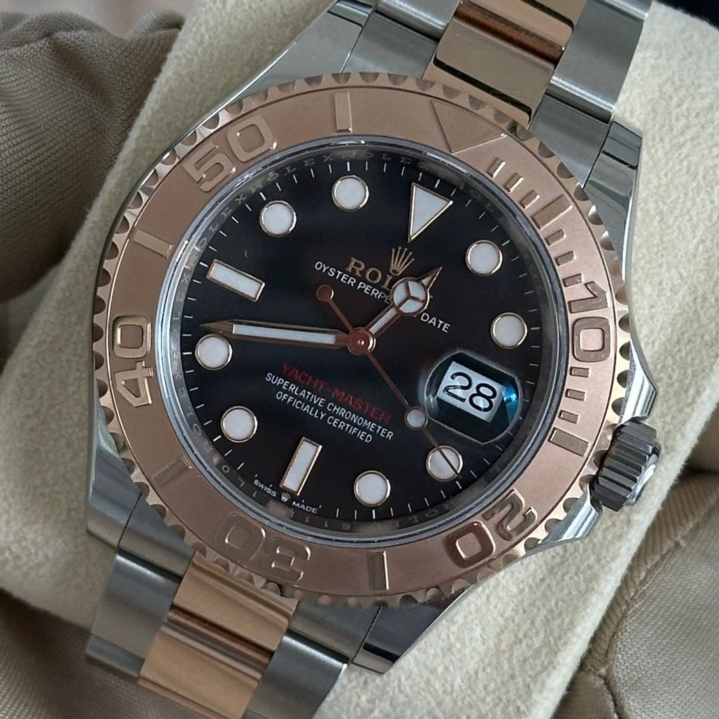 Rolex Yacht-Master 40 126621 (2025) - Black dial 40 mm Gold/Steel case (1/2)