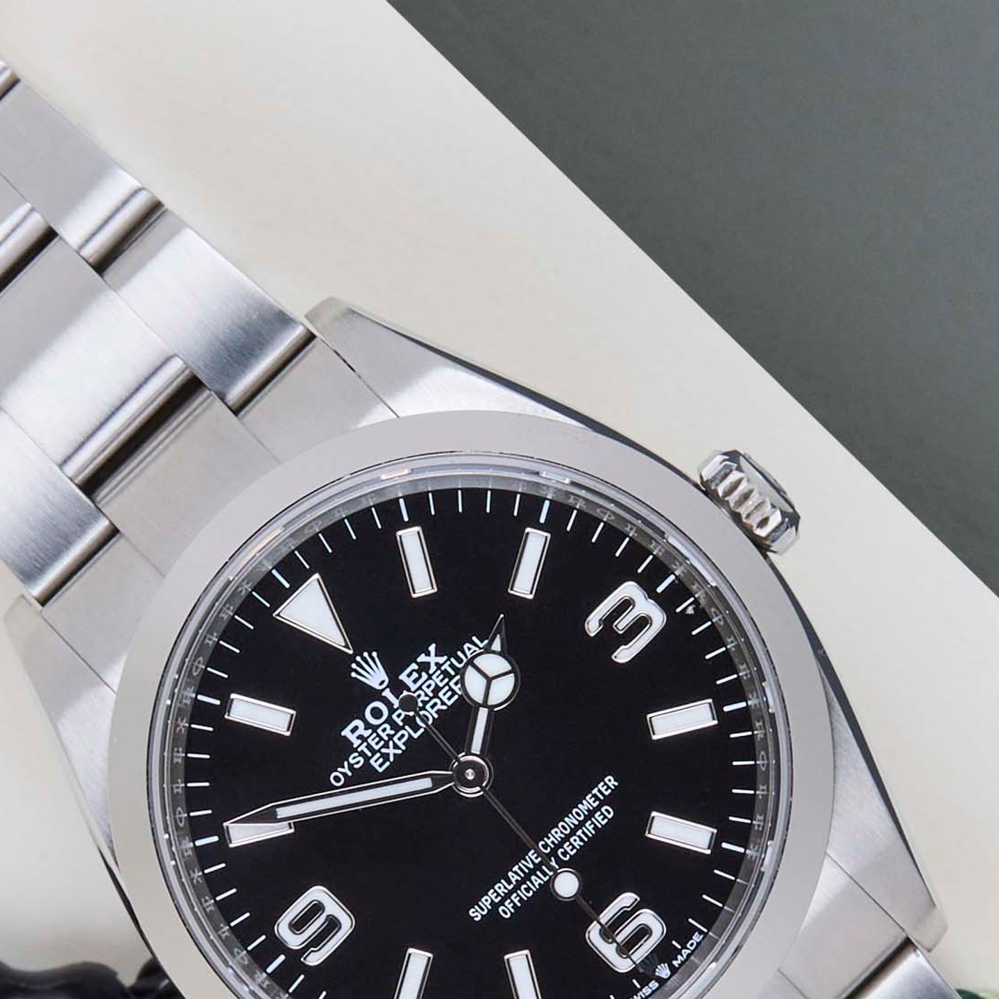 Rolex Explorer 124270 - (3/8)