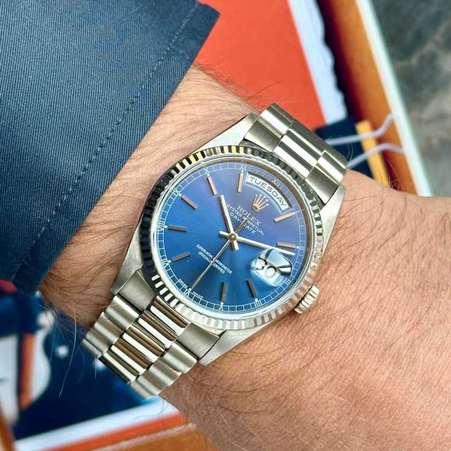 Rolex Day-Date 18239 (1991) - Blauw wijzerplaat 36mm Witgoud (2/8)