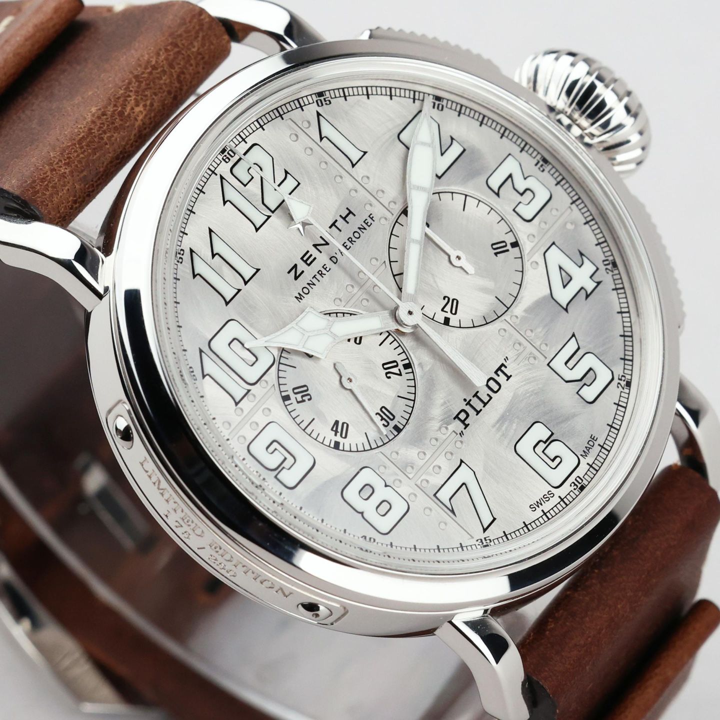 Zenith Pilot 05.2430.4069/17.I011 (2026) - Silver dial 45 mm Silver case (3/8)