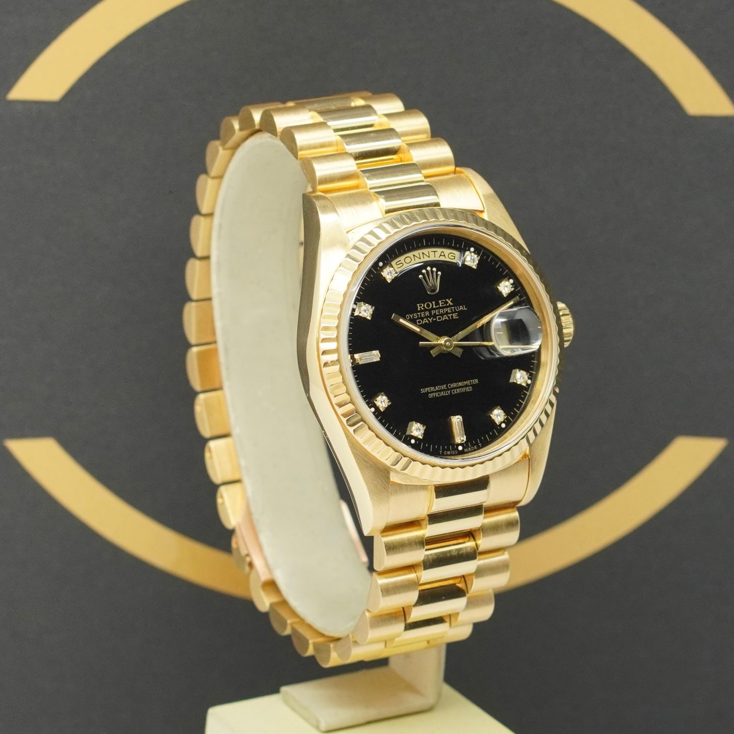 Rolex Day-Date 36 18238 (1993) - Black dial 36 mm Yellow Gold case (2/8)