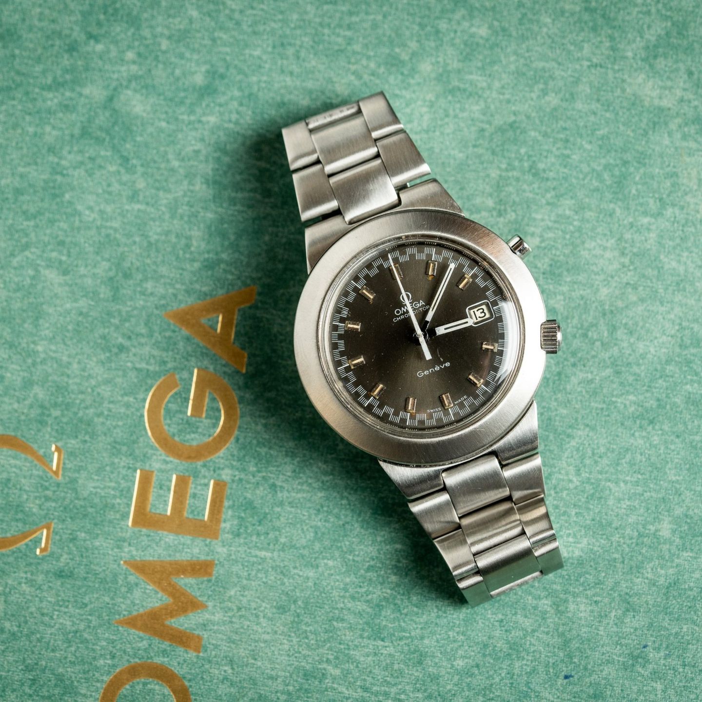 Omega Genève 146.012 (1970) - Grey dial 41 mm Steel case (3/5)